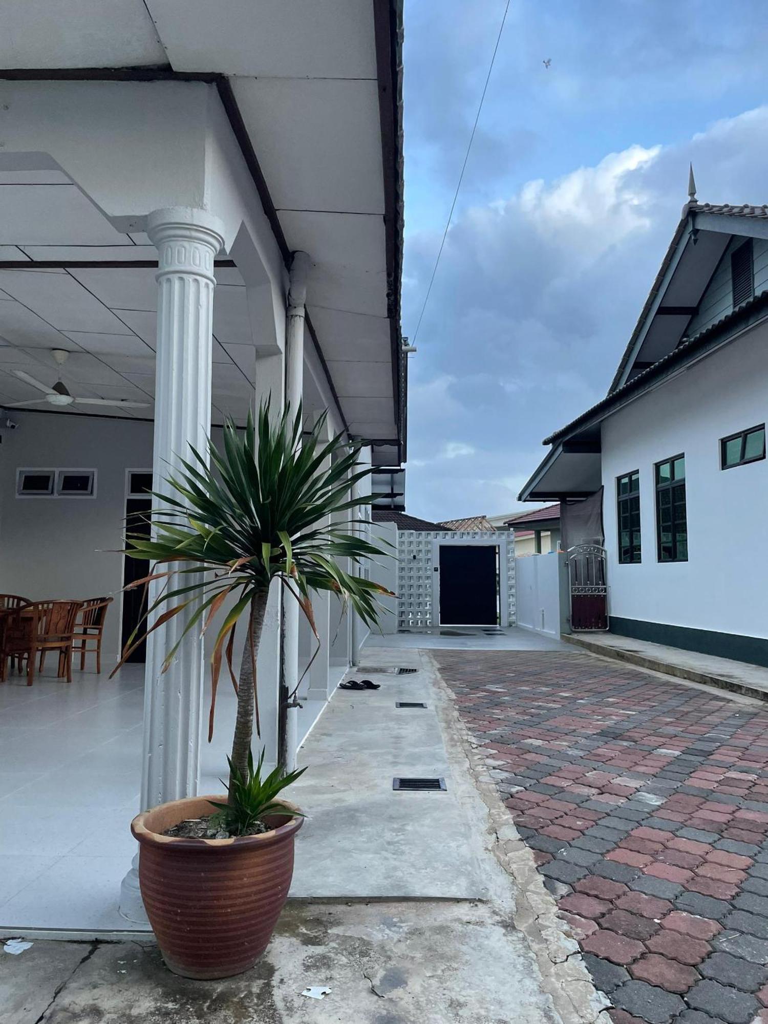 Home In Terengganu With Private Pool Kuala Terengganu Eksteriør billede