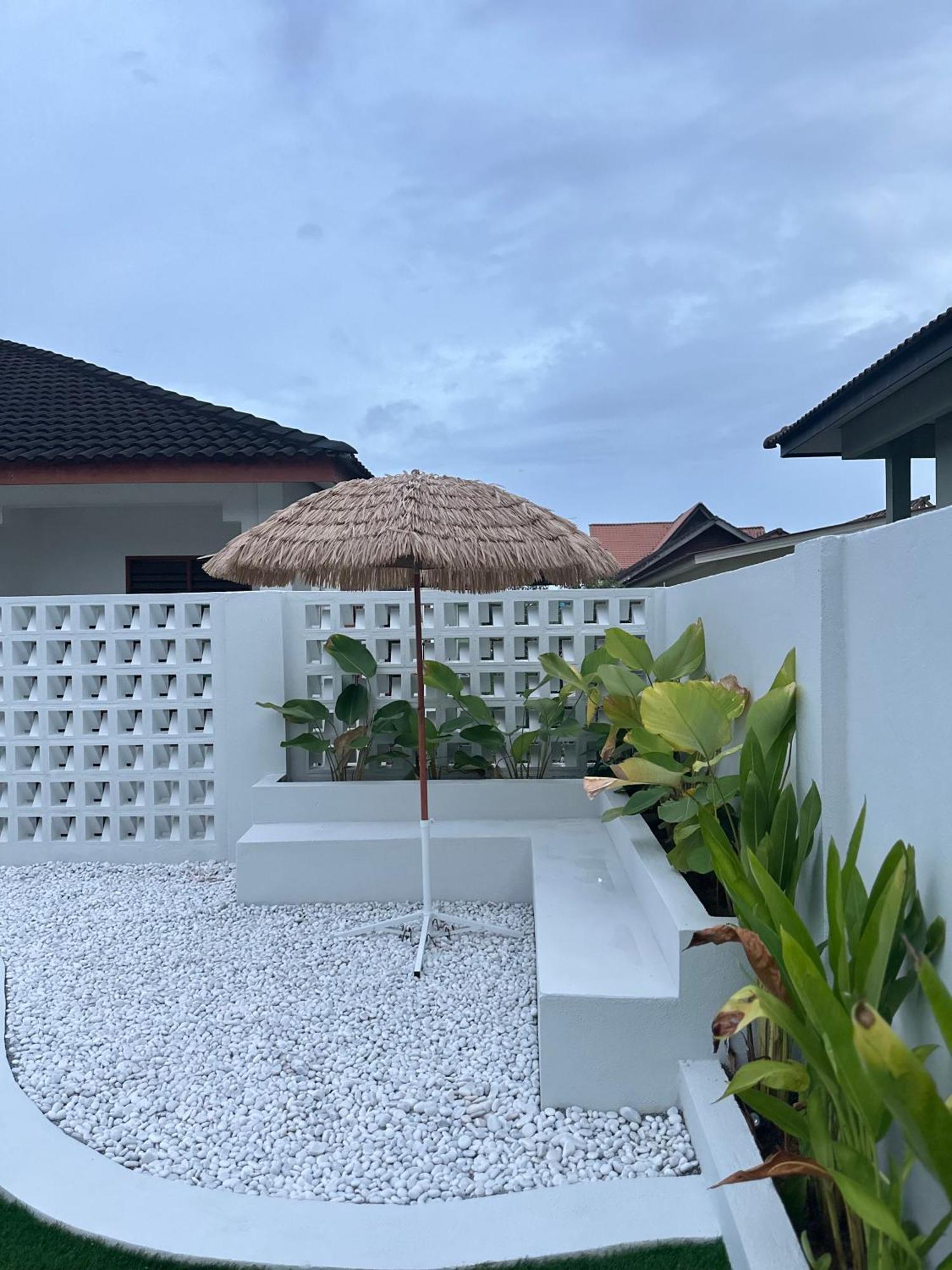 Home In Terengganu With Private Pool Kuala Terengganu Eksteriør billede